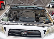 Load image into Gallery viewer, 2006 Toyota Tacoma Used Engine 4.0L VIN U, 5Th Digit, 1GRFE Used Engine, 6 Cylinder, X Runner 82K miles
